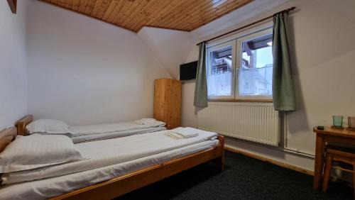 Lupeni Cabin | Pensiunea Allma