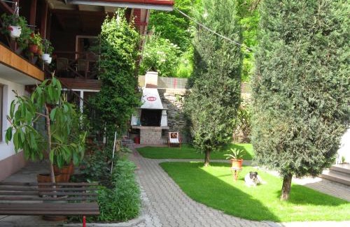 Izvoarele House | Pensiunea Amo