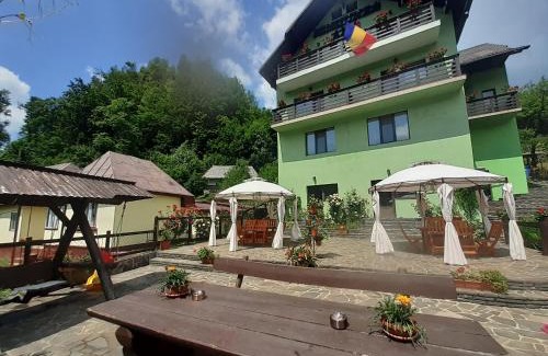 Cavnic House | Pensiunea Ana