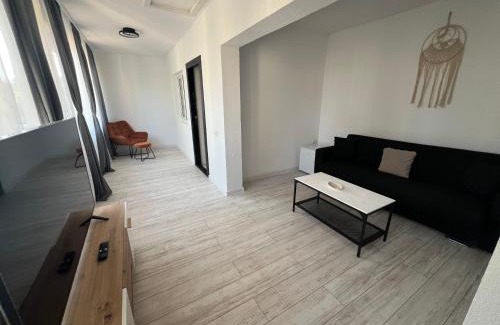 Doua Mai House | Pensiunea AVAL
