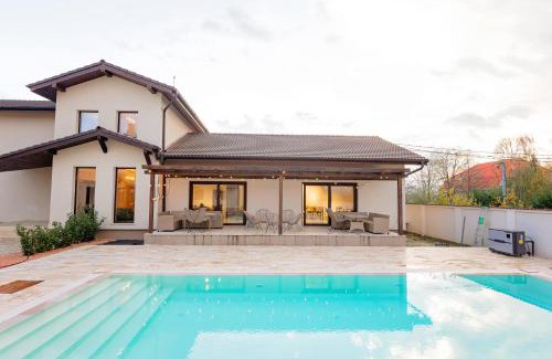 Sanmartin House | Pensiunea CARMEL