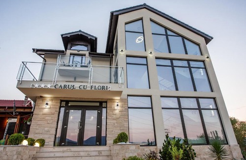 Oravita House | Pensiunea Carul cu flori
