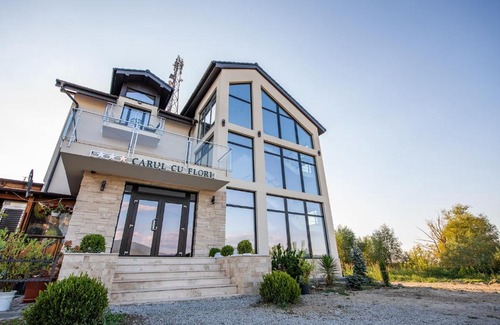 Oravita House | Pensiunea Carul cu flori