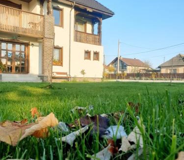 Farcasa House | Pensiunea Casa Doamnei