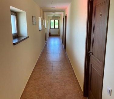 Simian House | Pensiunea Casa Soarelui