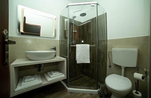 Reghin House | Pensiunea Casablanca