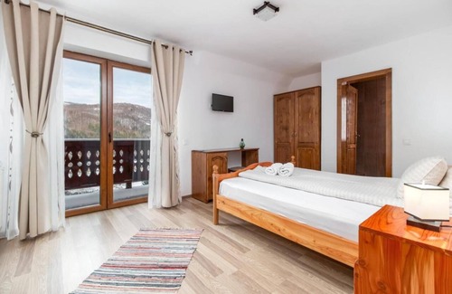 Vidra House | Pensiunea Cascada
