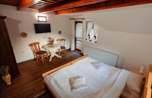 Sugau House | Pensiunea Doina