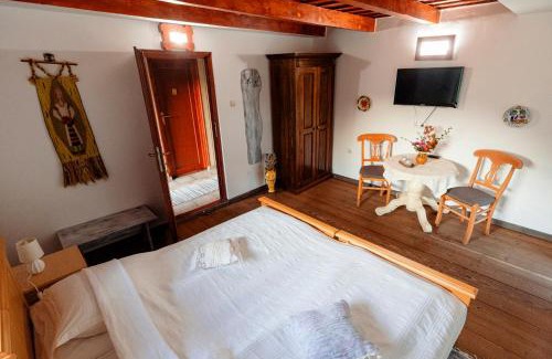 Sugau House | Pensiunea Doina