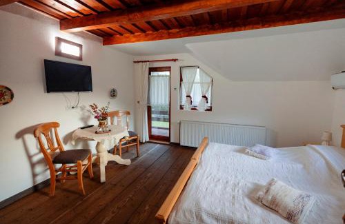 Sugau House | Pensiunea Doina