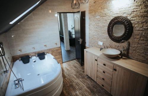 Oncesti House | Pensiunea La Lenuta