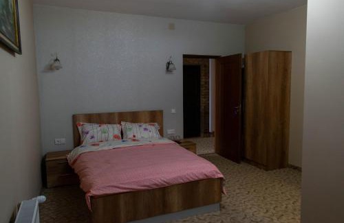 Balesti House | Pensiunea La Profi