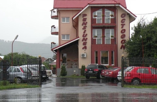 Dumbrava Rosie House | Pensiunea Octogon
