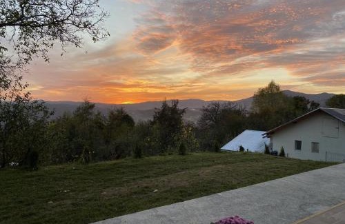 Comarnic House | Pensiunea PIRI LAND
