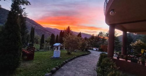 Lunca Jaristei Cabin | Pensiunea Un colț de Rai