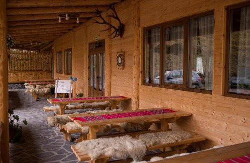 Damuc House | Pensiunea Vânătorul