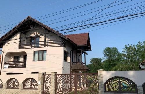 Stanesti House | Pensiunea Valea Șușiței, Ciubar, Sauna, ATV, Safari, Offroad Jeep, Ghid Turistic Climbing, Rafting, Safari, Paragliding