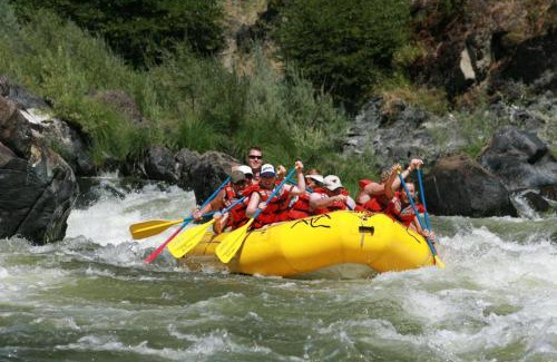 Stanesti House | Pensiunea Valea Șușiței, Ciubar, Sauna, ATV, Safari, Offroad Jeep, Ghid Turistic Climbing, Rafting, Safari, Paragliding
