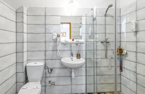 Bobrowo Bed & Breakfast | Pensjonat Dworek Polski