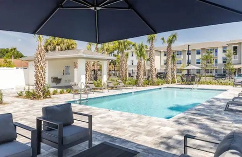 Greenacres Apartment | 'penta' at Aviara Green - Modern Apartment & Pool