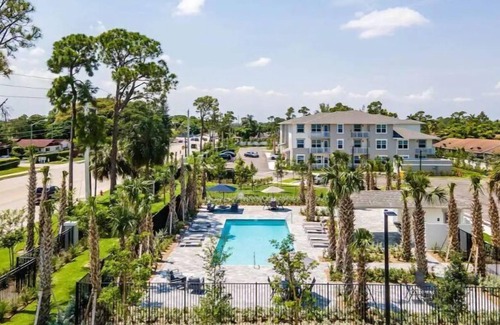 Greenacres Apartment | 'penta' at Aviara Green - Modern Apartment & Pool