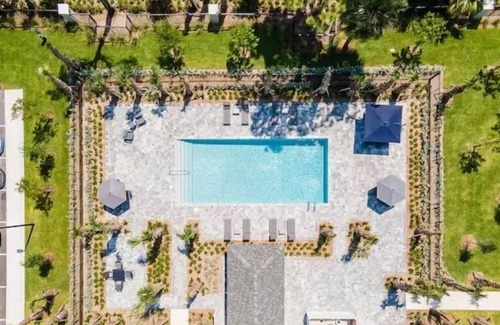 Greenacres Apartment | 'penta' at Aviara Green - Modern Apartment & Pool