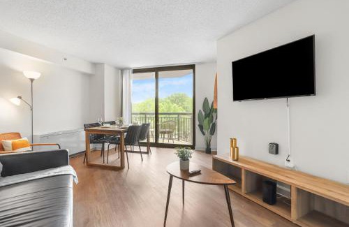 Pentagon City Apartment | Pentagon City Escape - Contemporary & Comfy