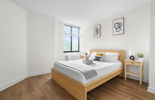Pentagon City Apartment | Pentagon City Escape - Contemporary & Comfy