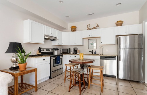 Downtown Charleston House | Pentas Home: Historic Secluded Haven