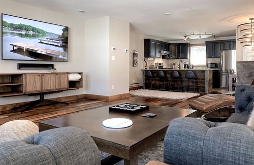 Crested Butte Condo | Penthouse #1: Panoramic Views, Hot Tub, 75" & 55" TVs, Sonos, Free Ski Bus