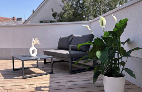 Sankt Leonhard Apartment | Penthouse 13 - On 3 Levels with Kitchen and Rooftop Terrace