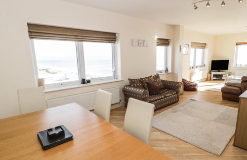 Rhyd-y-clafdy Apartment | Penthouse 18, West End Point