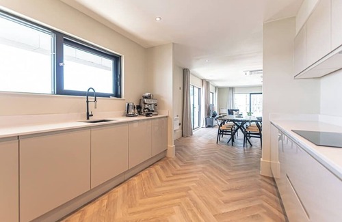 The Docks Apartment | Penthouse, 3 Bedrooms, with Balcony