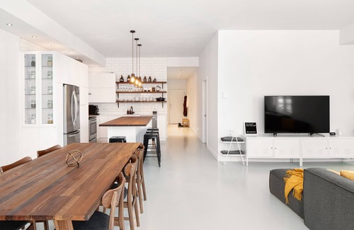 Saint Pierre d'Orleans Condo | [PENTHOUSE-508] Work, Relax & Cook With Great View