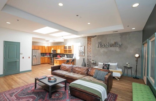 Downtown Nashville Condo | Penthouse Above Music & Bars
