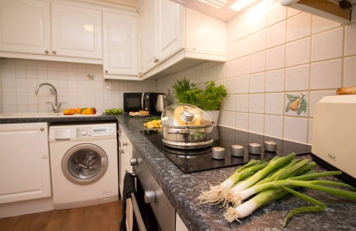 Shirley Apartment | Penthouse Accommodation 2- Premier Lodge
