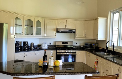 Marigot Bay Apartment | Penthouse Apartment #2/Breathtaking Views - Minutes from the Beach - Casa Vista