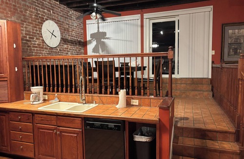 Paducah Apartment | Penthouse Apartment 4-Story Walk up