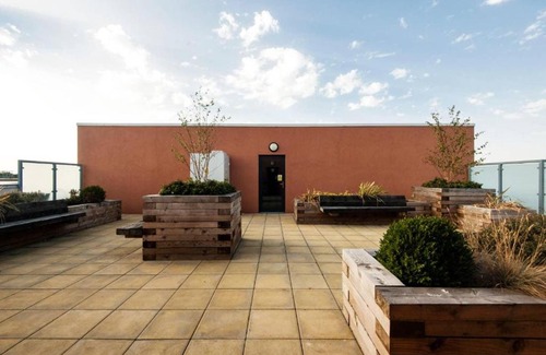 Tottenham Green Apartment | PENTHOUSE APT. Sleeps 4 Lovely views Close to TUBE