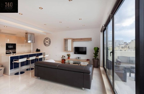 Tal-Ghoqod Apartment | Penthouse + BBQ Kitchen Island & Massive living