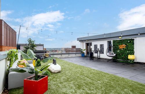 The Westside Apartment | Penthouse Botanica- Wyndale Signature Stays