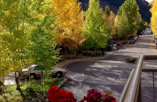 Aspen Condo | PENTHOUSE "CHATEAU ROARING FORK", AC, ALL DAY SUN, VIEWS-AVAILABLE FOOD-WINE