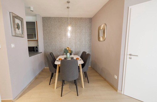 Ujlipotvaros Apartment | Penthouse Deluxe Apartment - Free Parking, Roof Garden