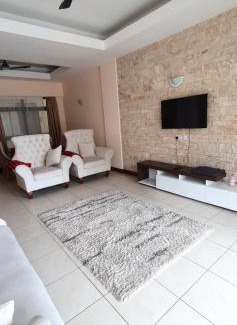 Ras Makamaiwe Apartment | Penthouse Five - The Beautiful 3Br En-suite Apt