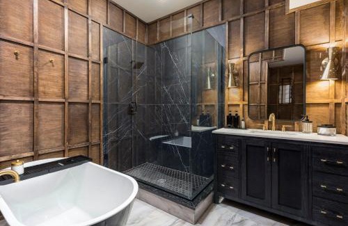 Downtown Louisville Apartment | Penthouse Grand Executive Suite