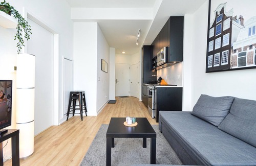 King West Village Condo | ⚡PENTHOUSE in Downtown Toronto with CN TOWER VIEWS + FREE PARKING!