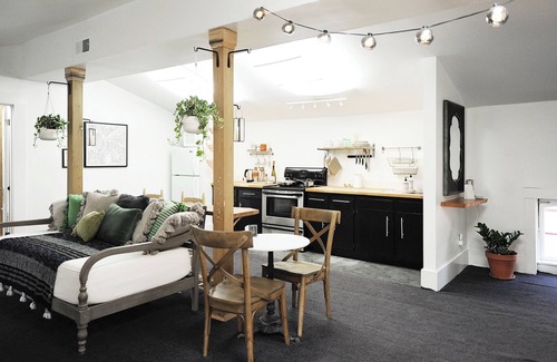 Clifton Apartment | Penthouse in historic brothel, drenched in sunlight!