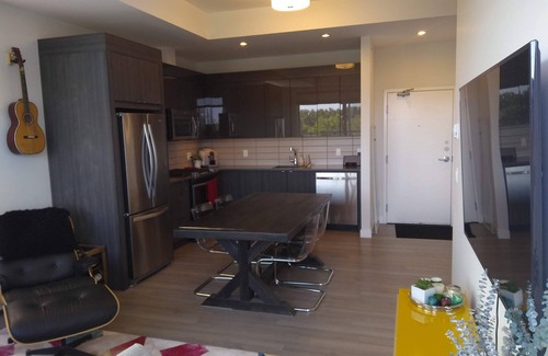 Inglewood Condo | Penthouse in trendy Inglewood