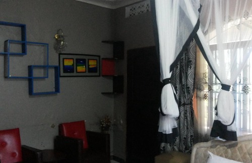 Moyo House | Penthouse Inn