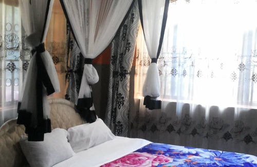 Moyo House | Penthouse Inn